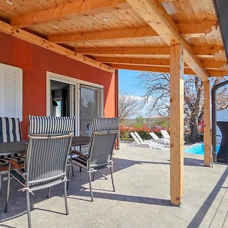 Casa Lutoma Villa Kmeti Eksteriør bilde