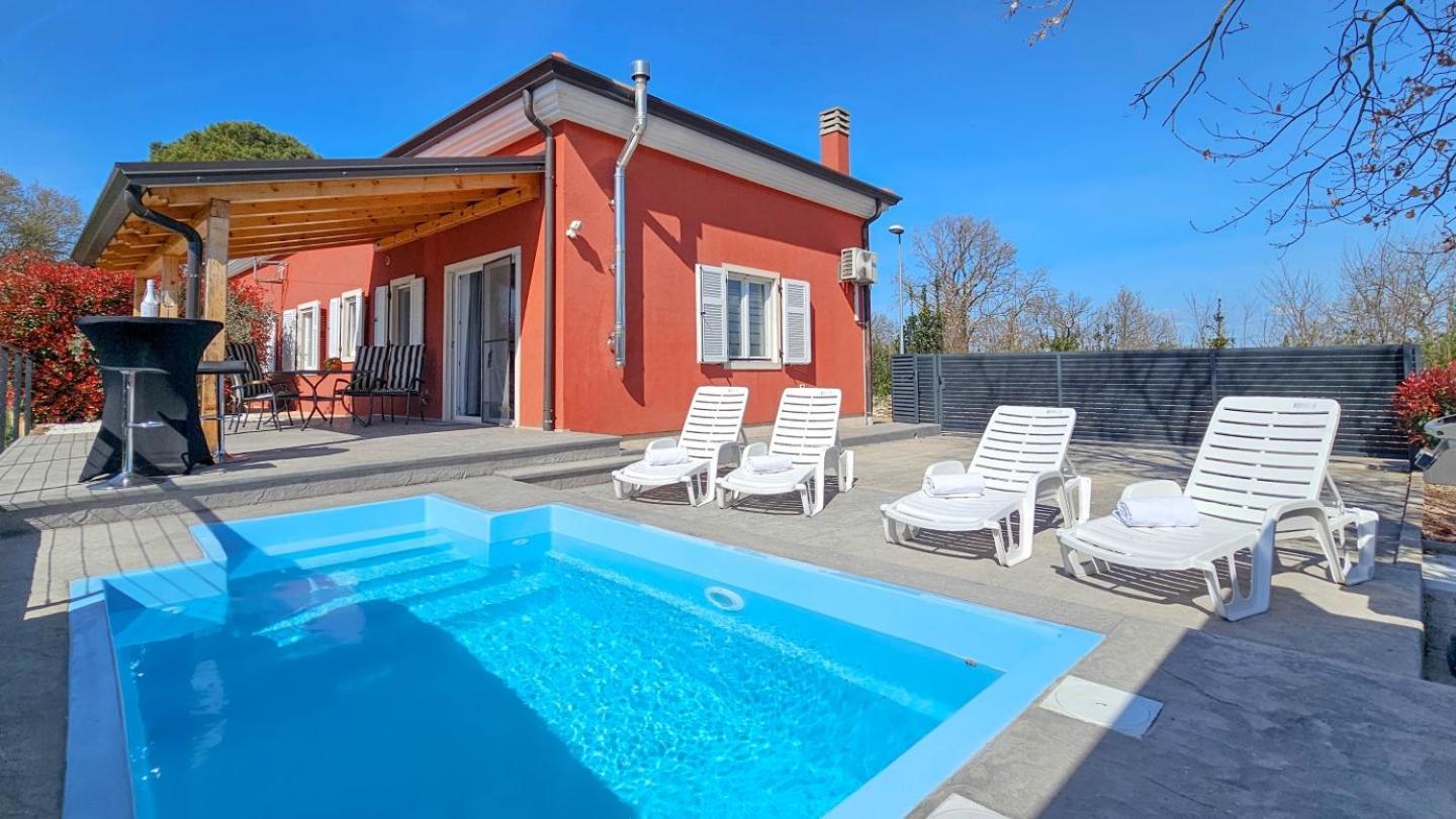 Casa Lutoma Villa Kmeti Eksteriør bilde