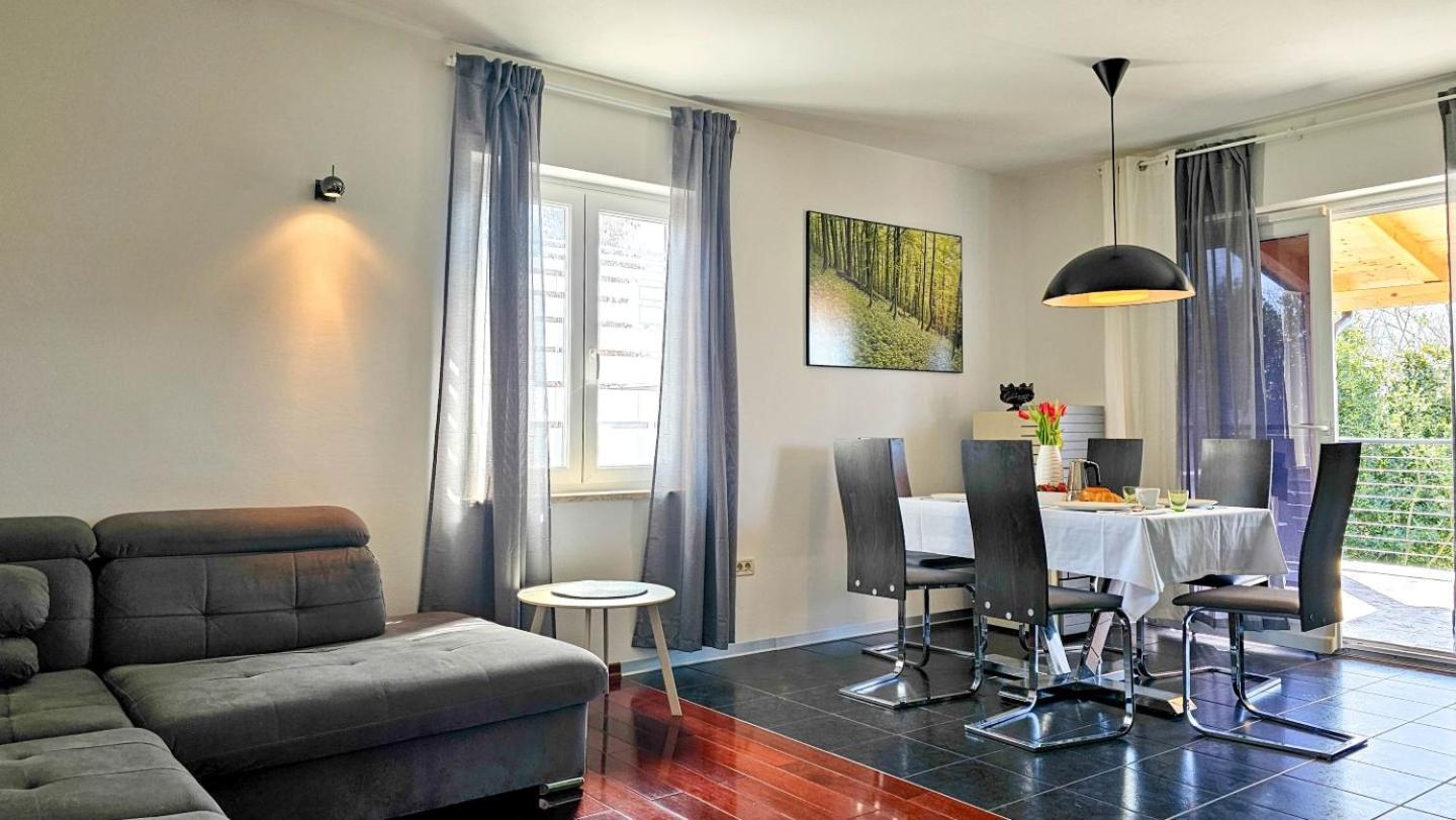 Casa Lutoma Villa Kmeti Eksteriør bilde