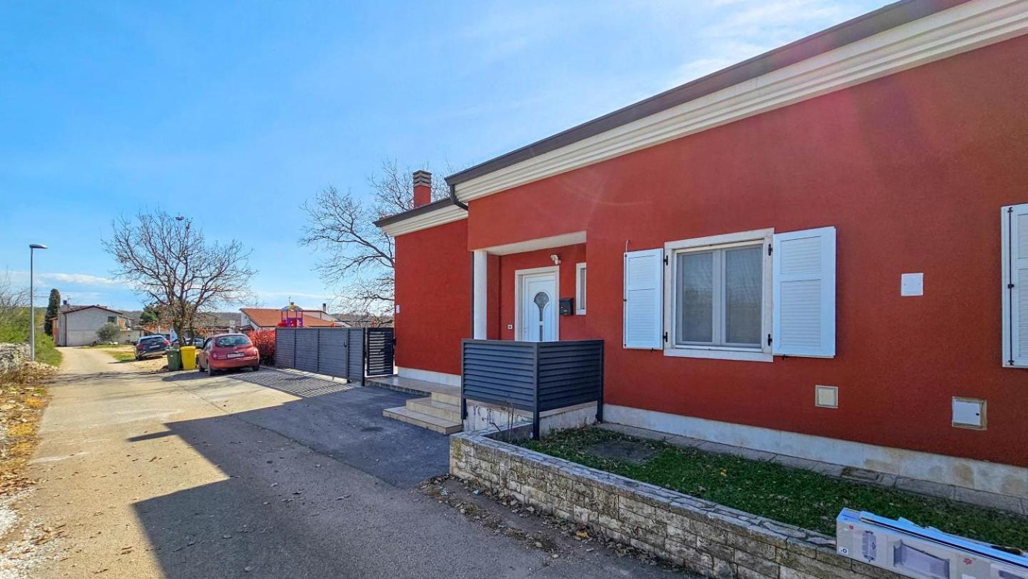 Casa Lutoma Villa Kmeti Eksteriør bilde