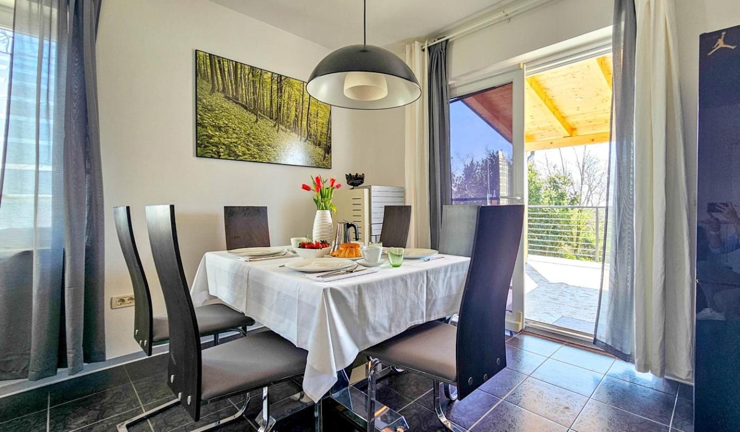 Casa Lutoma Villa Kmeti Eksteriør bilde